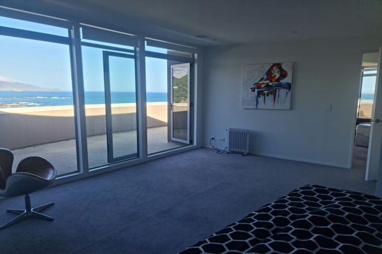 Photo of property in 114 The Esplanade, Houghton Bay, Wellington, 6023