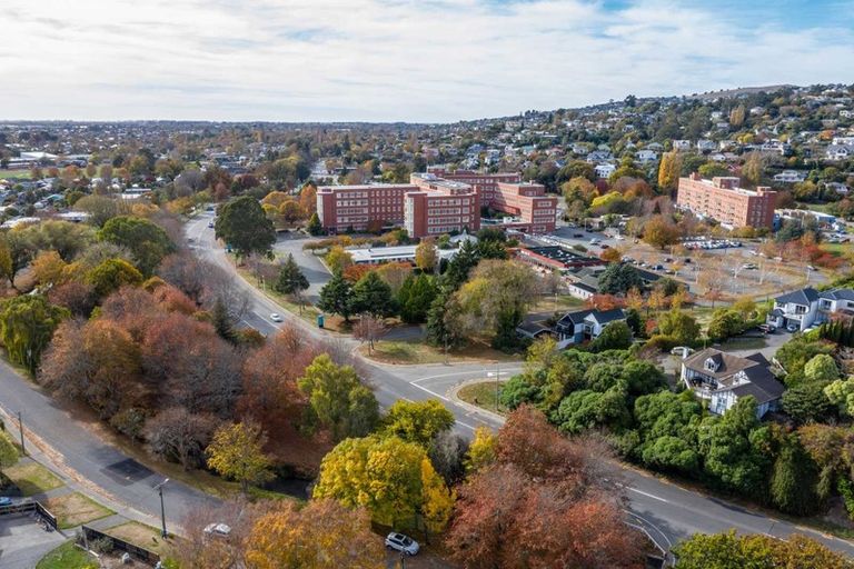 Photo of property in 2/1 Bengal Drive, Cashmere, Christchurch, 8022