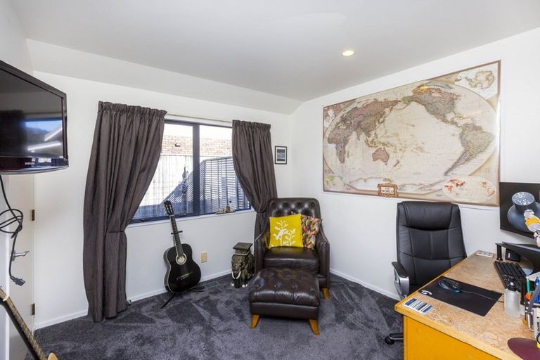 Photo of property in 7 Ormrod Grove, Riverstone Terraces, Upper Hutt, 5018