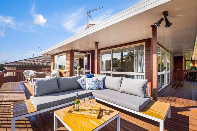 Photo of property in 9 Bayside Drive, Browns Bay, Auckland, 0630