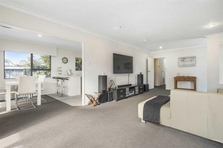 Photo of property in 33 Glen Lynne Avenue, Queenwood, Hamilton, 3210