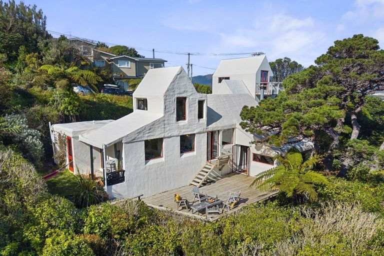 Photo of property in 22 Rakeiora Grove, Korokoro, Lower Hutt, 5012