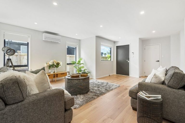 Photo of property in 43 Knights Road, Rothesay Bay, Auckland, 0630