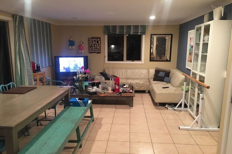 Photo of property in 17 Belle Verde Drive, Sunnynook, Auckland, 0630