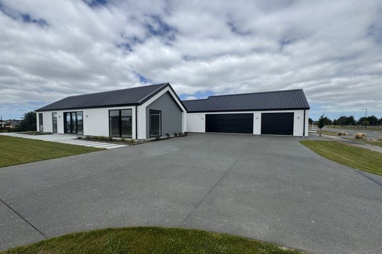 Photo of property in 14 Village Green Drive, Huntingdon, 7774