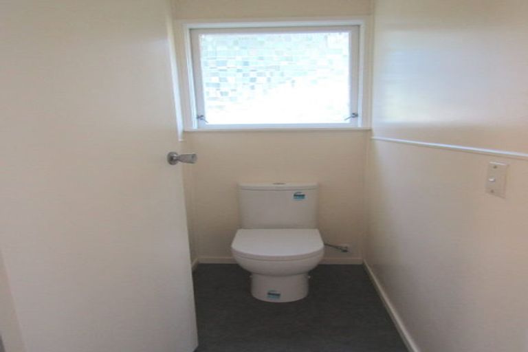 Photo of property in 1/12 Vonnell Place, Birkdale, Auckland, 0626