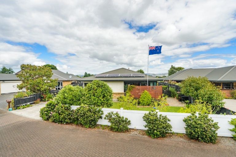 Photo of property in 27 Strachan Way, Highbury, Palmerston North, 4412