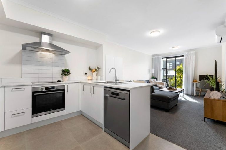Photo of property in 25 Manarini Road, Westgate, Auckland, 0614