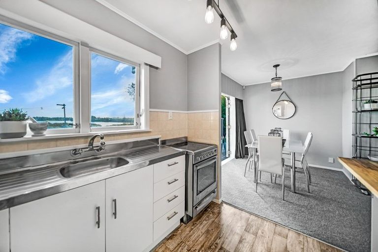 Photo of property in 1/16 Roseburn Place, Pakuranga, Auckland, 2010