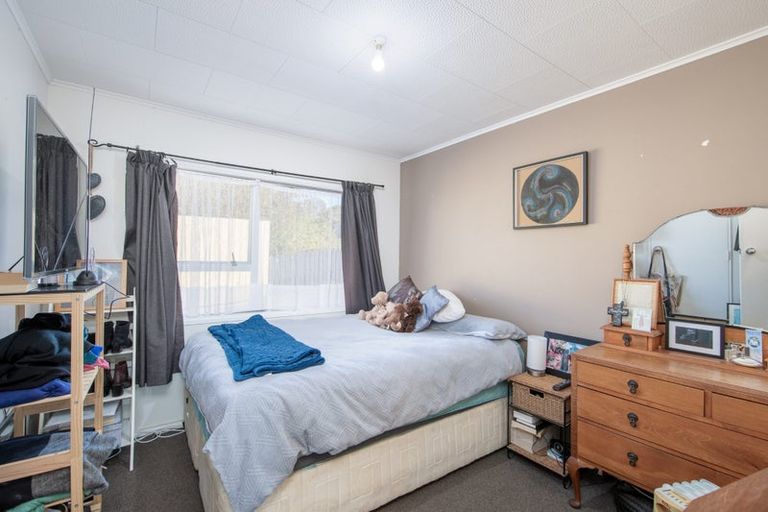 Photo of property in 43 Levant Street, Cannons Creek, Porirua, 5024