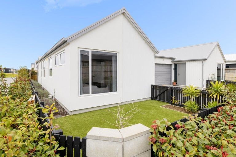 Photo of property in 2 Chain Place, Papamoa, 3118