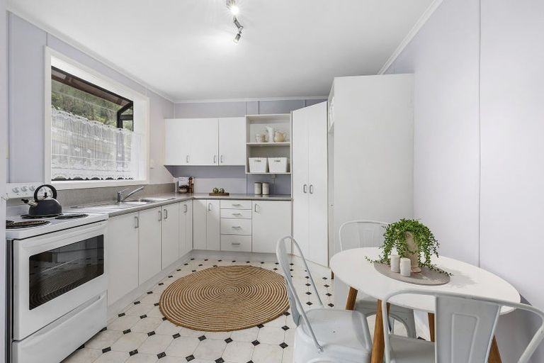 Photo of property in 13 Freeling Street, Island Bay, Wellington, 6023