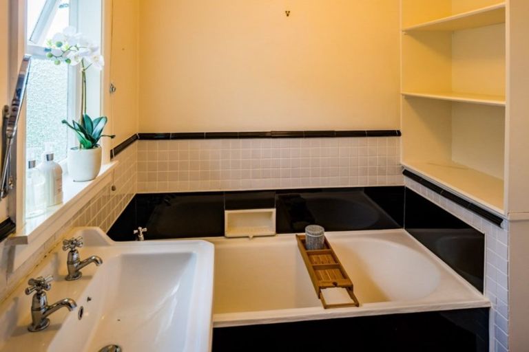 Photo of property in 147 Muritai Road, Eastbourne, Lower Hutt, 5013