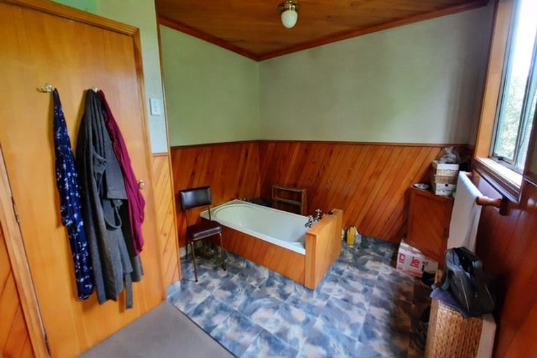 Photo of property in 746 Clutha River Road, Rongahere, Balclutha, 9274