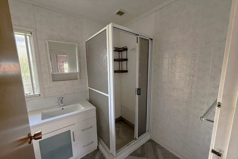 Photo of property in 190 Universal Drive, Henderson, Auckland, 0610