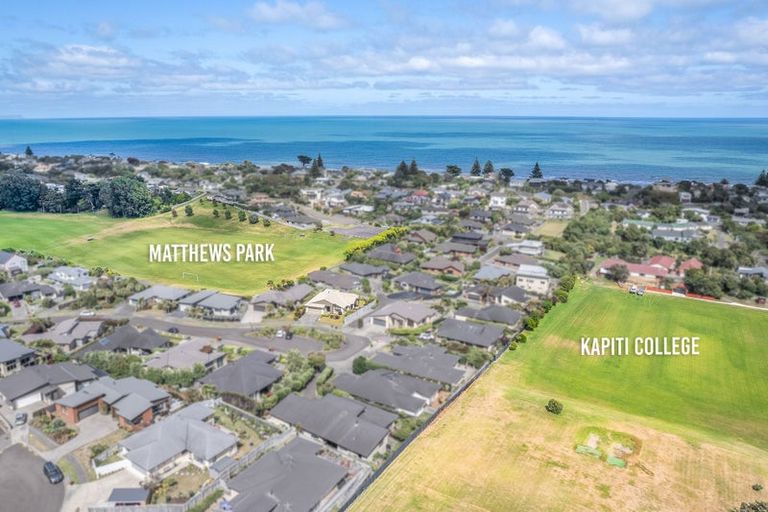Photo of property in 21 Telford Way, Raumati Beach, Paraparaumu, 5032