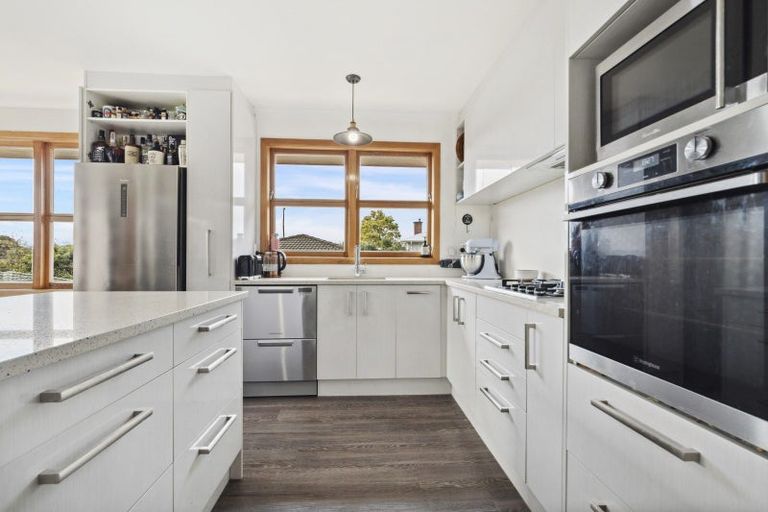 Photo of property in 16 Trentham Road, Papakura, 2110