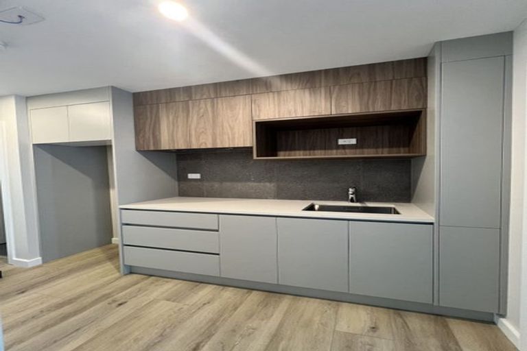 Photo of property in 8 Hooten Place, Oteha, Auckland, 0632