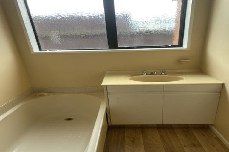 Photo of property in 2/32 Briarmont Street, Avondale, Christchurch, 8061