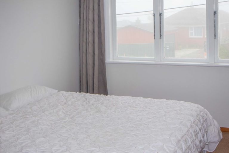 Photo of property in 20 Cotswold Crescent, Newlands, Wellington, 6037