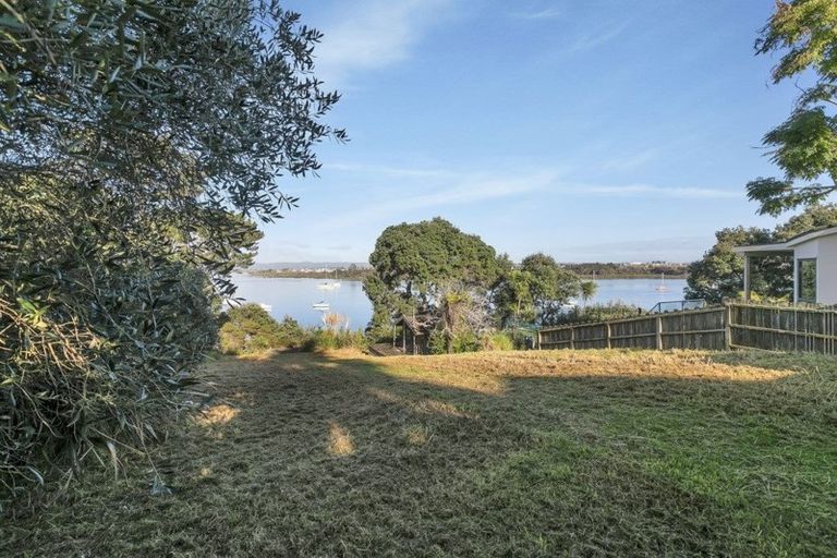 Photo of property in 2/11 Beach Haven Road, Beach Haven, Auckland, 0626