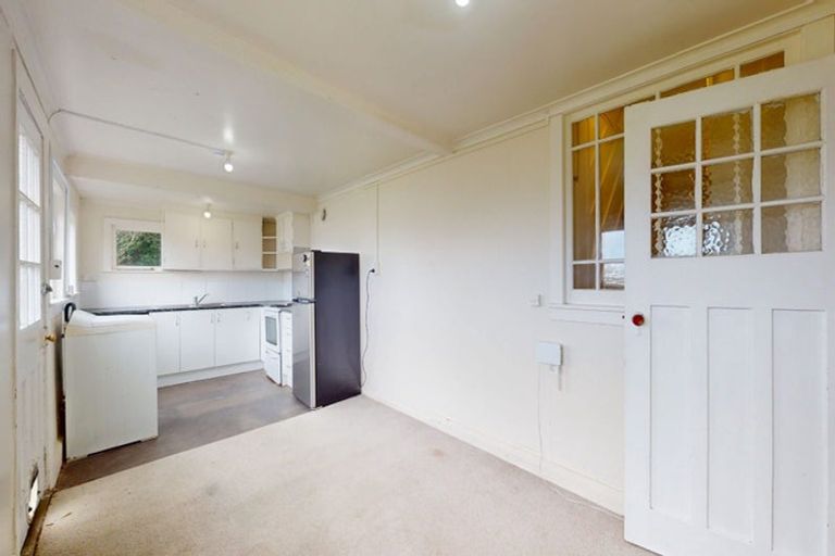 Photo of property in 88 Kelburn Parade, Kelburn, Wellington, 6012