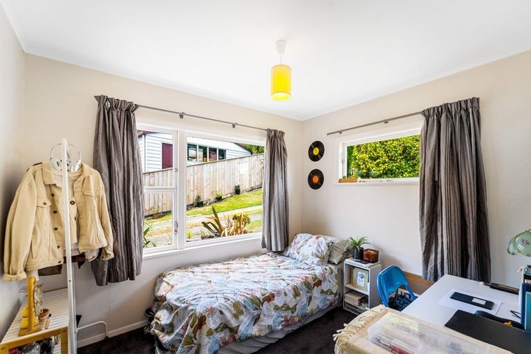 Photo of property in 28 Lowry Crescent, Stokes Valley, Lower Hutt, 5019