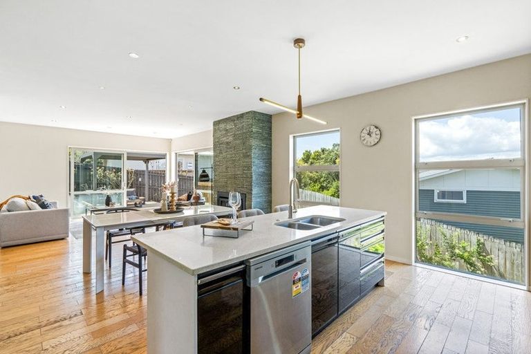 Photo of property in 17 Limmer Place, Browns Bay, Auckland, 0632