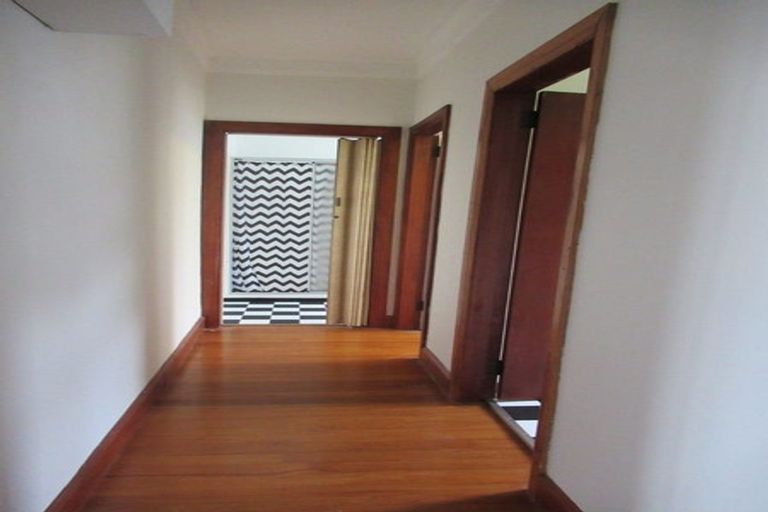 Photo of property in 362 Oxford Street, Levin, 5510