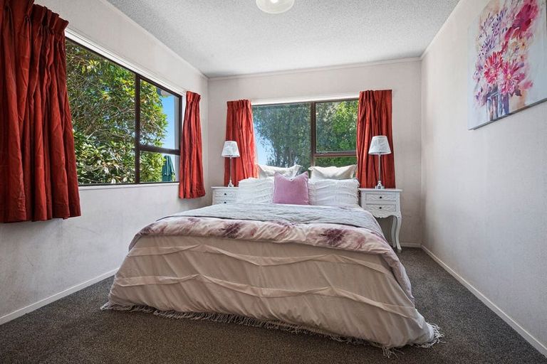 Photo of property in 1/23 Glenshee Place, Highland Park, Auckland, 2010