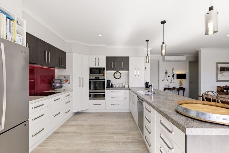 Photo of property in 6 Tuhua Close, Wharewaka, Taupo, 3330