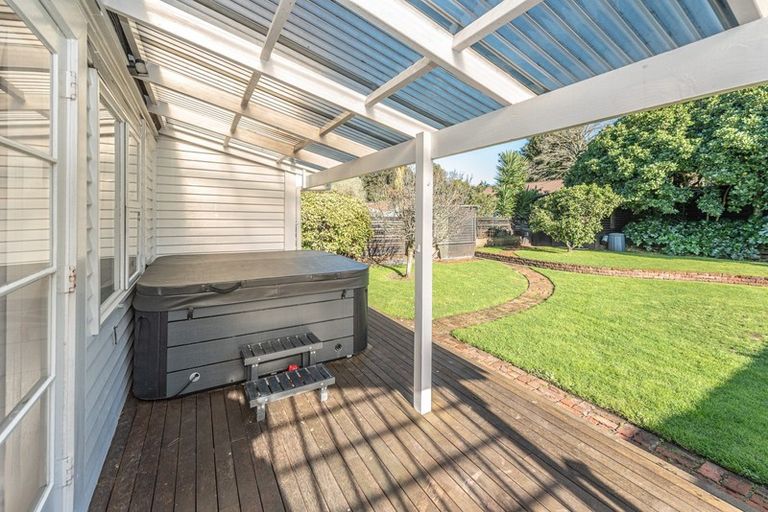 Photo of property in 4 Saint Leonard Street, Saint Johns Hill, Whanganui, 4501