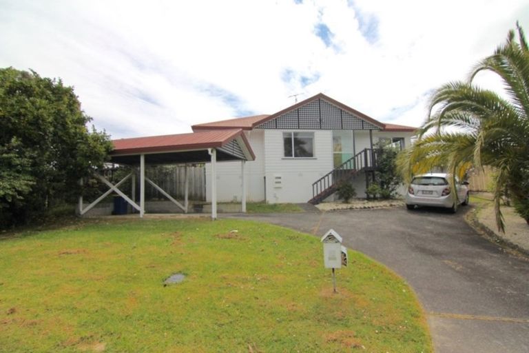 Photo of property in 17 Caribbean Drive, Unsworth Heights, Auckland, 0632