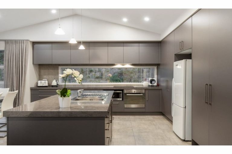 Photo of property in 278 Lakes Boulevard, Pyes Pa, Tauranga, 3112