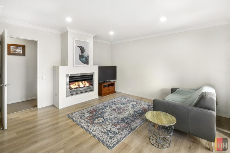 Photo of property in 13 Girvan Terrace, Wattle Downs, Auckland, 2103