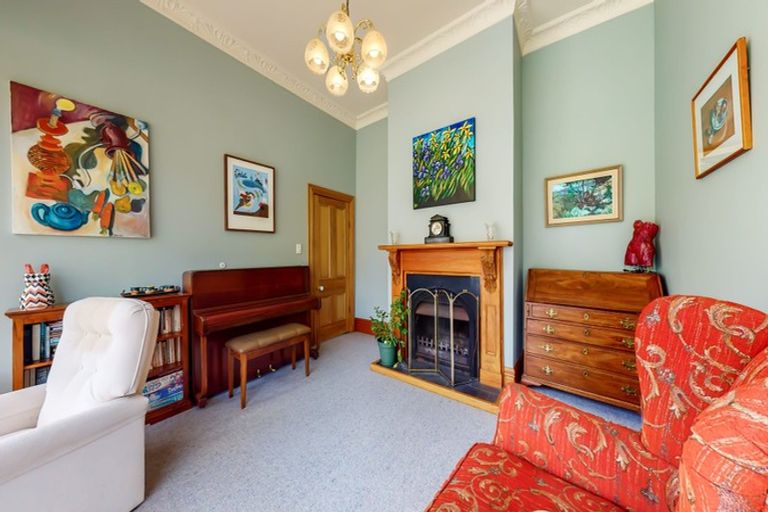 Photo of property in 123 Kelburn Parade, Kelburn, Wellington, 6012