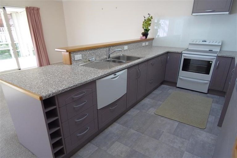 Photo of property in 42a Wallace Place, Westown, New Plymouth, 4310