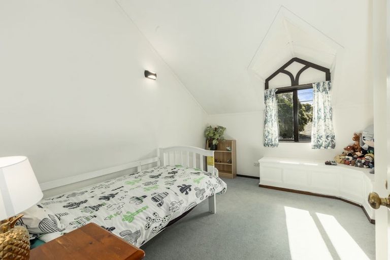 Photo of property in 10 Kakariki Grove, Waikanae, 5036