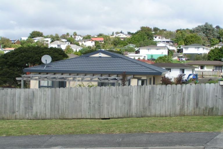 Photo of property in 16 Killygordon Place, Massey, Auckland, 0614