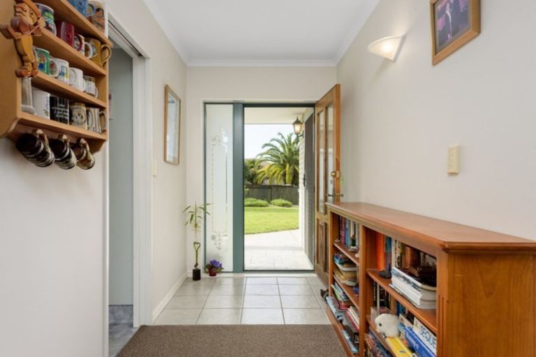 Photo of property in 10 Grevillea Place, Mount Maunganui, 3116