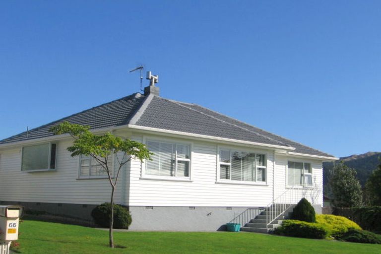 Photo of property in 64 Raroa Terrace, Tawa, Wellington, 5028