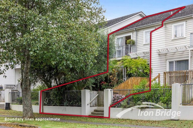 Photo of property in 5/86 Fernhill Way, Oteha, Auckland, 0632