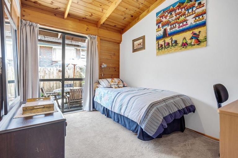 Photo of property in 3 Claret Place, Henderson, Auckland, 0612