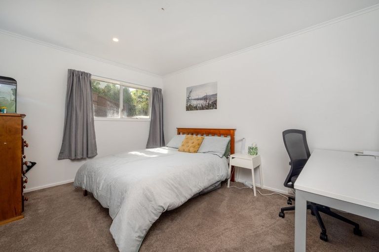 Photo of property in 30 Kiteroa Terrace, Rothesay Bay, Auckland, 0630