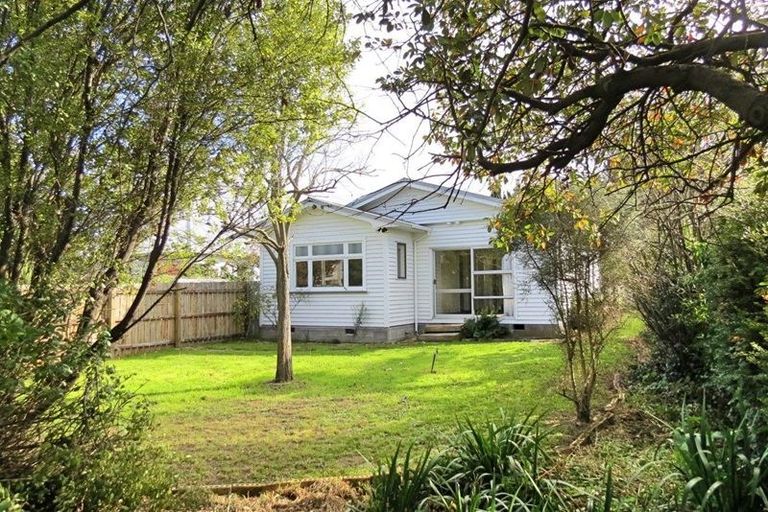 Photo of property in 49 Wainoni Road, Wainoni, Christchurch, 8061