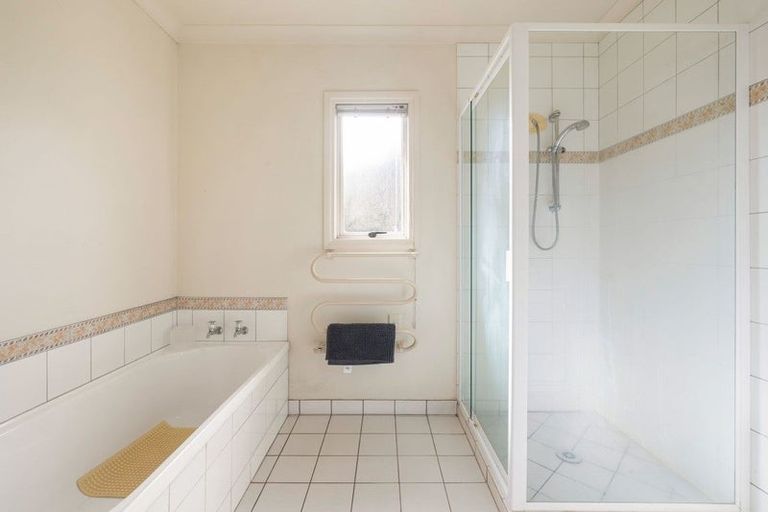 Photo of property in 126 Collins Road, Melville, Hamilton, 3206