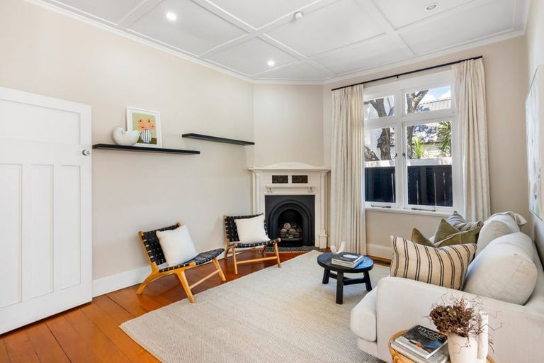 Photo of property in 8 Tiri Road, Milford, Auckland, 0620