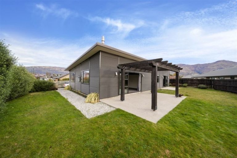 Photo of property in 122 Rob Roy Lane, Wanaka, 9305