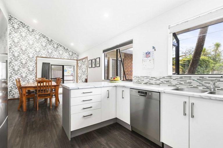 Photo of property in 16 Houhere Place, Pukete, Hamilton, 3200