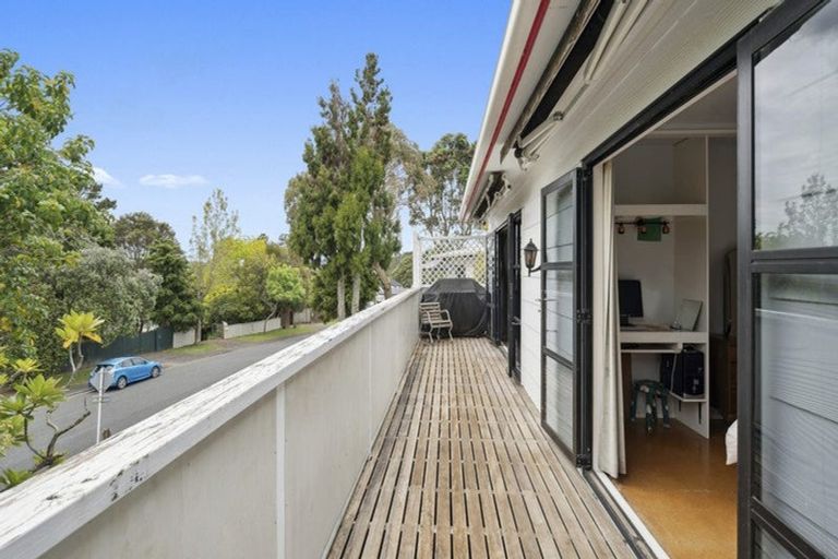 Photo of property in 22 Claverdon Drive, Massey, Auckland, 0614